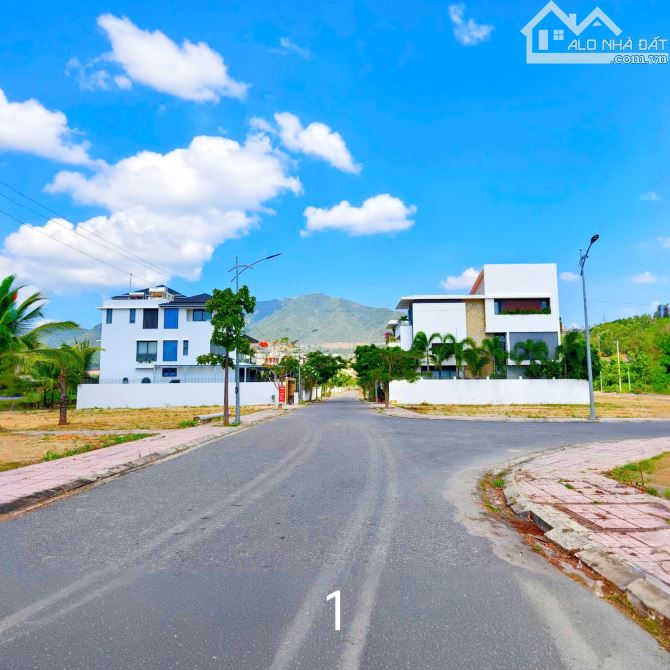 "Bán các lô liền kề và biệt thự khu đô thị Ven Sông Tắc, Nha Trang