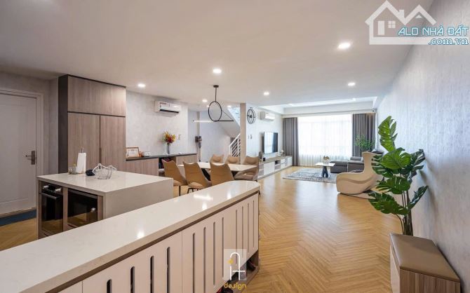 Bán penthouse chung Cư Gia Việt Tầng 29- 315m.2- 1Trệt 1 Lầu +ST- 3pn +4wc - F5 Q8 - 2