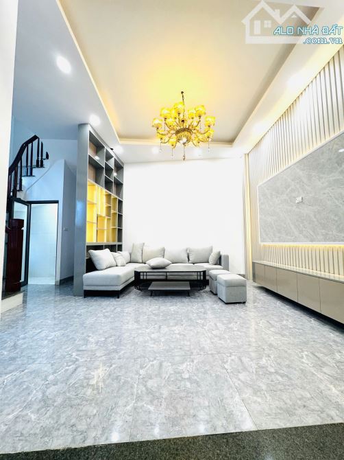 BÁN NHÀ THẠCH BÀN GIÁ 6.15 TỶ, DT 40M2, MT4M, 5 TẦNG HIỆN ĐẠI FULL NỘI THẤTI - 2