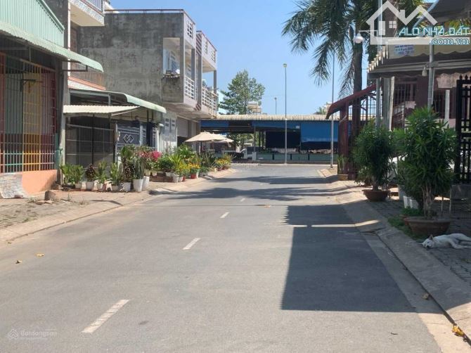 Chủ ngộp cắt lỗ - Nên cần bán lô DT:103m2 - KDC sầm uất, Cách sân bay 5P