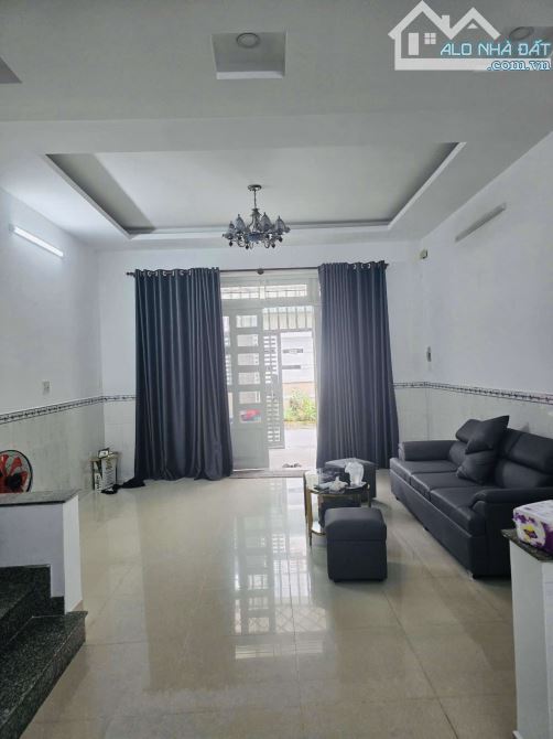CẦN BÁN NHÀ 2 TẦNG DTSD 100M2 HẺM XE HƠI NGAY TÂN THỚI HIỆP NGUYỄN VĂN QUÁ - 2