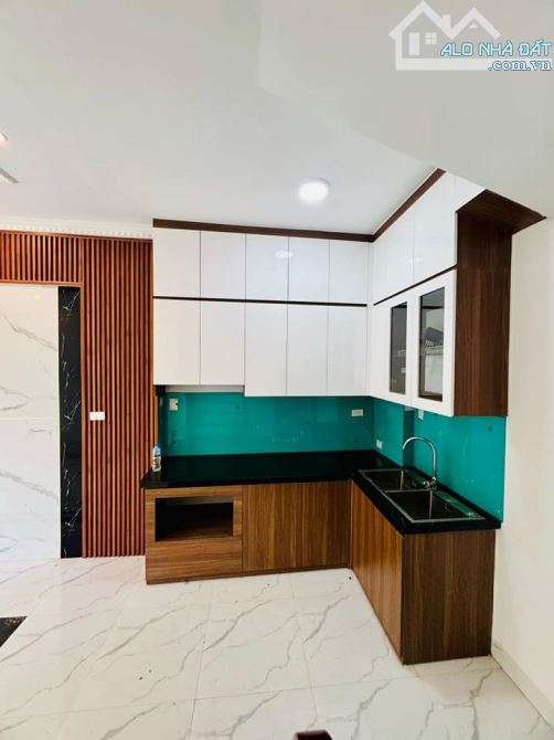 BÁN NHÀ PHỐ THẠCH BÀN NGÕ THẲNG TẮP 5 TỶ 35m 5 TẦNG MT 4m Ô TÔ KINH DOANH MỚI TINH - 2