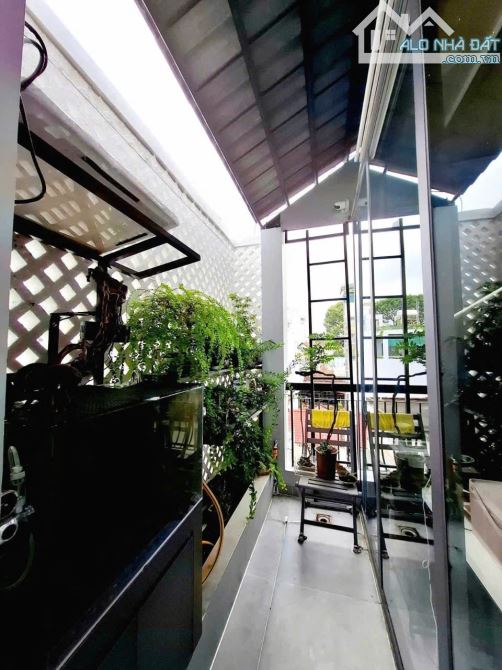 Nhà bán: đường Lê văn sỹ. Q3 . DTSD 31.6m2. 5 tầng. Giá 8,9 tỷ - 2