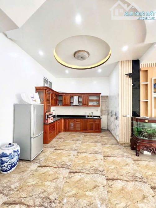 Nhà 3 tầng gần Metro Sở Dầu, oto đỗ cửa 65,6m2 chỉ 3,95 tỷ - 2