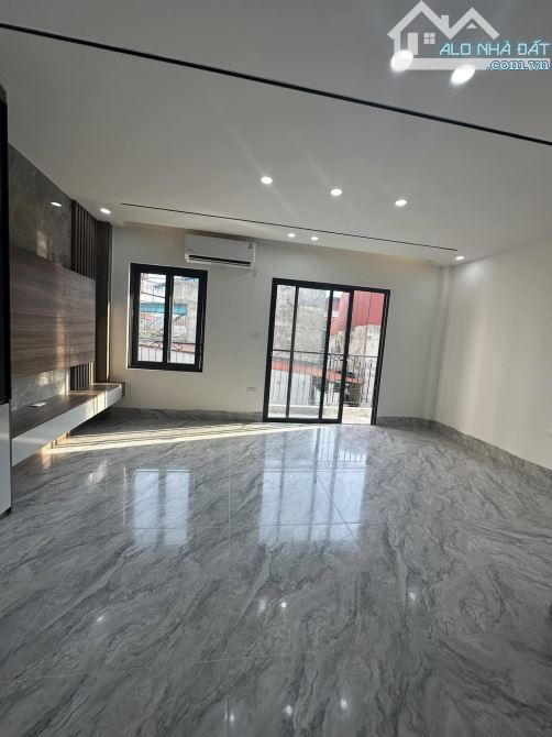 Nhà đẹp 7 tầng, thang máy, 37m, ô tô vào nhà, ở sướng, kinh doanh đỉnh cao, Tôn Đức Thắng - 2