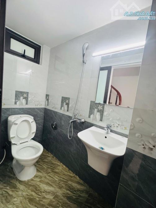 Bán nhà 6 tầng thang máy Ngọc Hồi, 40m2, ngõ ô tô, 8.2 tỷ - 2