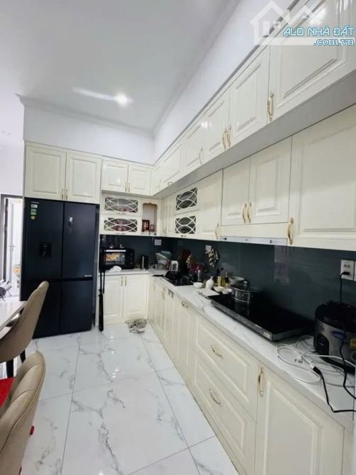 Nhà đẹp 4 tầng BTCT, hẻm 8m Văn Cao, 80m2, 4PN, tặng full Nội thất - 2