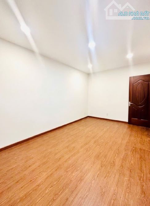 Khu Bắc Hải - 55m2 ngang 5m - Nở hậu tài lộc - đường xe hơi - 1 căn ra mặt tiền - 2
