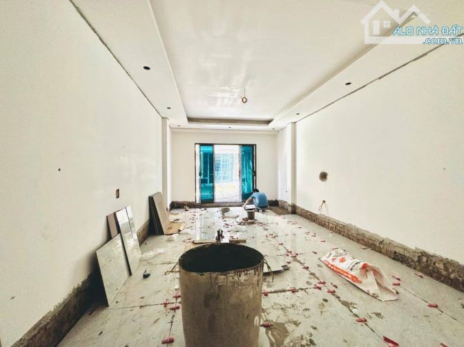 NHỈNH 24 TỶ NHÀ PHỐ TRẦN QUỐC HOÀN, CẦU GIẤY, Ô TÔ, THANG MÁY, DT 45M, 7 TẦNG, MT 4M. - 2