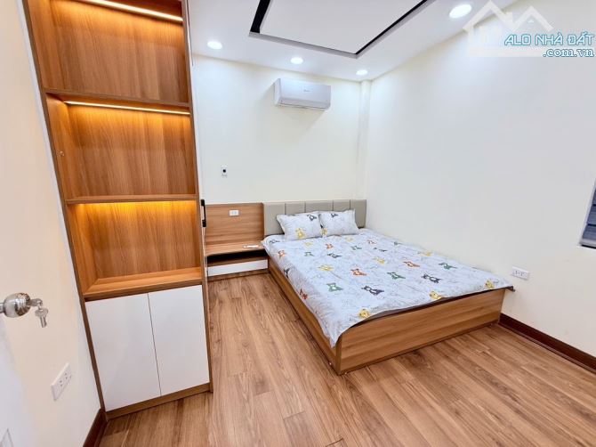 MẶT PHỐ CẦU GIẤY - Ô TÔ ĐỖ CỬA - 55M2 - 12 TỶ - KINH DOANH SƯỚNG - Ở SƯỚNG - MIỄN QUY HOẠC - 2