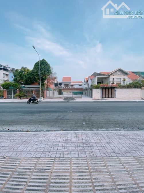 Bán Đất xây Biệt thự 192m2 ( 12 x 18 ) vuông , Đường 30m, Khu toàn biệt thự , chỉ 24.9 tỷ - 2
