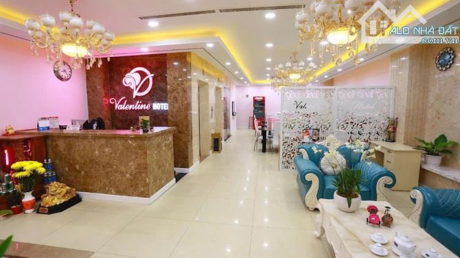 Bán Khách Sạn Mặt Tiền Đường Bùi Viện, PNL, Q1, 38 Phòng, HĐT 12000$ - 2