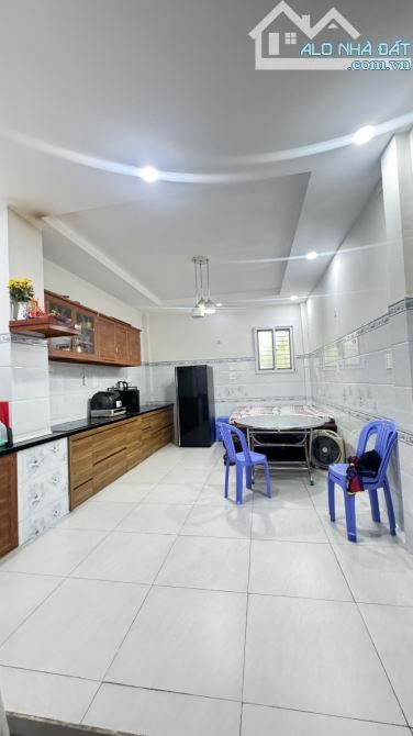 QUẬN 7 NHÀ ĐẸP, HẺM XE HƠI, 4 TẦNG, KẾ MẶT TIỀN, 86M2, GẦN NGUYỄN THỊ THẬP - 2