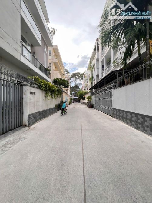 Bán nhà khu nội bộ đường nguyễn chí thanh. P9. Q5 DT: 8x20m - 3 lầu mới 100% - Vào ở ngay - 2