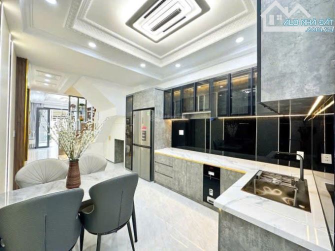 Bán nhà đẹp 4x15 không lộ giới - Xe hơi nằm nhà - Ngay Emart P14 Gò Vấp - Nhỉnh 5 tỷ - 2