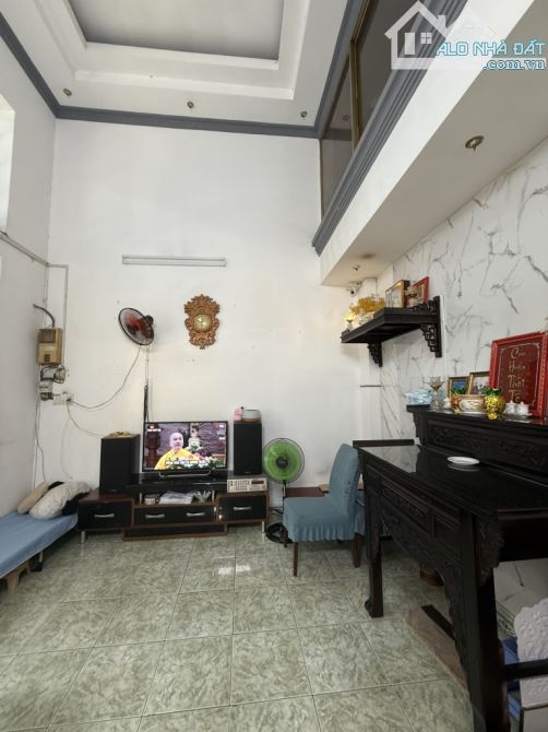 Bán nhà 2 tầng ngay trung tâm Quận 7; Lotte Mart; 6x11m; 3PN; không quy  hoạch và an ninh - 1