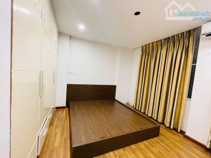 Nhà đẹp phân lô Nguyên Hồng 5m ra ô tô 40m ra mặt phố sổ vuông 4T 45m2 đủ nội thất ở luôn - 3