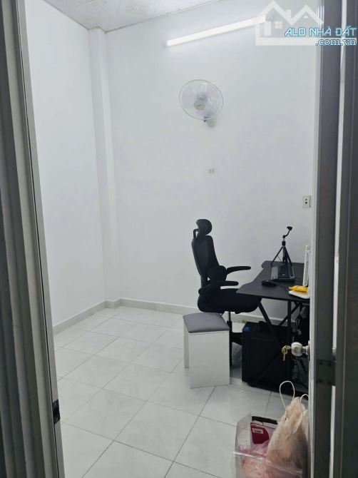 CẦN BÁN NHÀ 2 TẦNG DTSD 100M2 HẺM XE HƠI NGAY TÂN THỚI HIỆP NGUYỄN VĂN QUÁ - 3