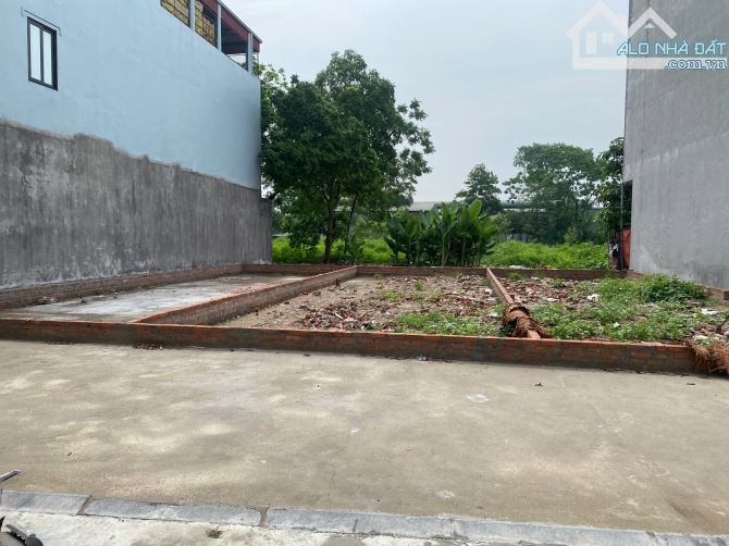 Bán 81m2 Tổ 35 Thị Trấn Đông Anh, lô 2 mặt đường 8m có vỉa hè, vị trí trung tâm,giá đầu tư - 3