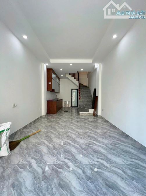 Bán nhà đẹp số 1 phụng châu .ô tô đỗ cửa. Cách trường TDTT 500m.30m.4 tầng .3x tỷ có TL - 3