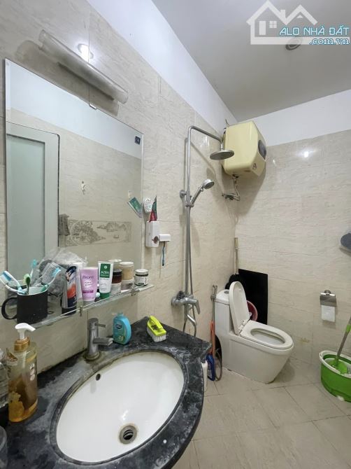 BÁN NHÀ RIÊNG PHỐ HOÀNG CẦU QUẬN ĐỐNG ĐA - Ô TÔ ĐỖ CỬA - CHÀO GIÁ 14 TỶ CÓ TL. - 3