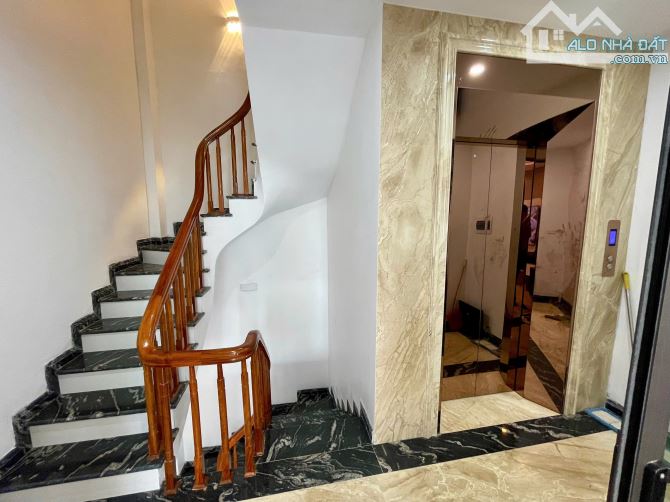 Nhà đẹp nội thất hiện đại ô tô vào nhà ngõ Phố Giang Biên DT 47m2 . Giá 11.2 tỷ - 3