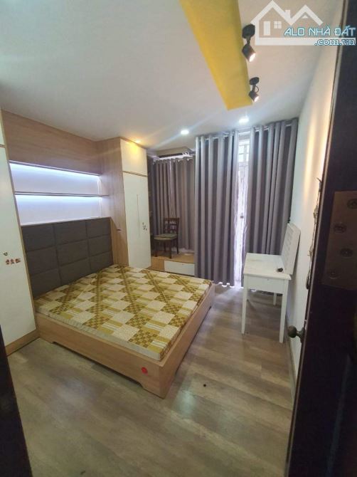 Nhà hẻm xe hơi 3 lầu Nguyễn Kim Q10, 3pn 3wc 15 triệu - 3