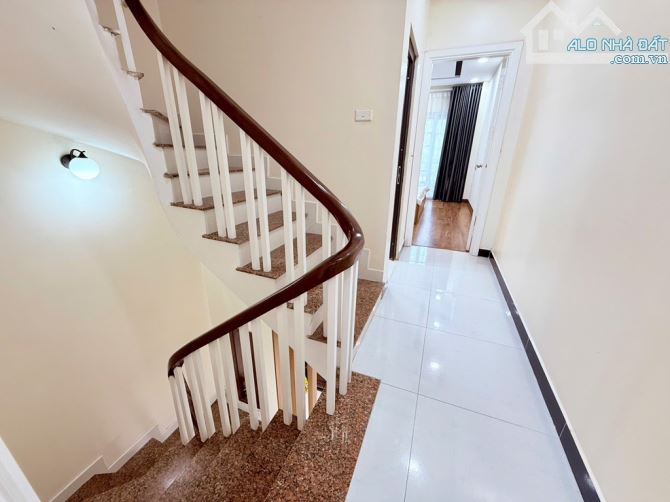 MẶT PHỐ CẦU GIẤY - Ô TÔ ĐỖ CỬA - 55M2 - 12 TỶ - KINH DOANH SƯỚNG - Ở SƯỚNG - MIỄN QUY HOẠC - 3