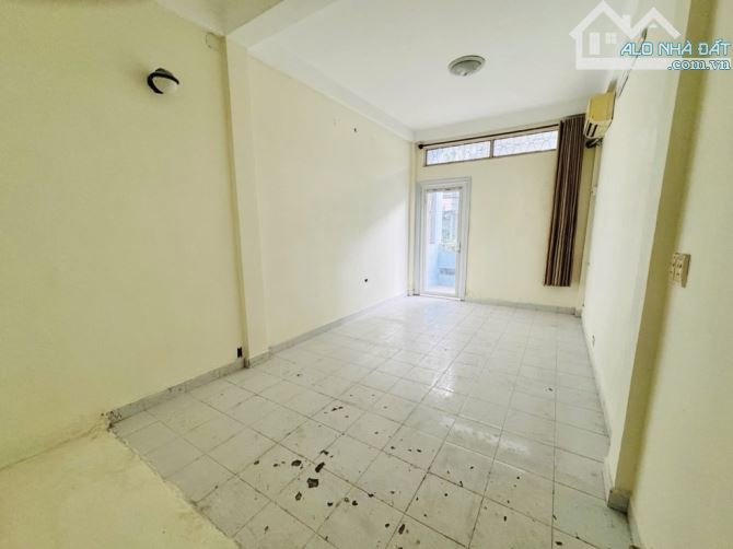 HXH 3 THÁNG 2 QUẬN 10 10M RA MẶT TIỀN DT: 44M2- 8 TỶ 8 - 3