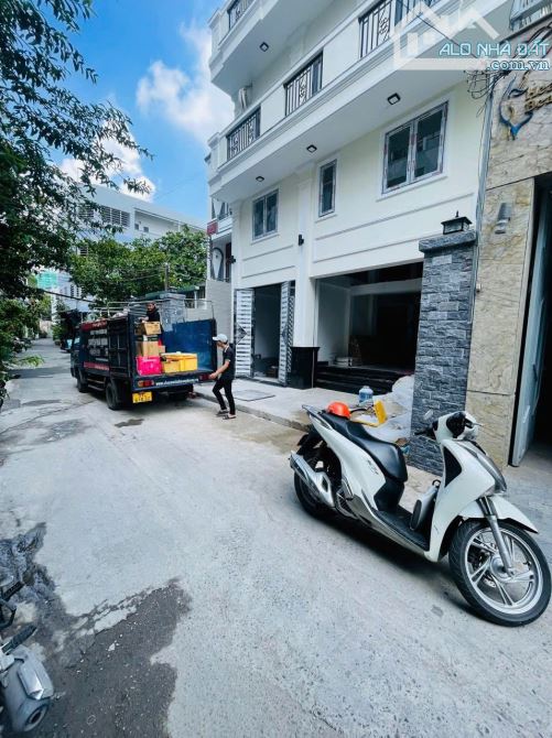 Quận 10, cho thuê 100 triệu, 130m2, khu phân lô, tòa nhà 7 tầng, thang máy - 4