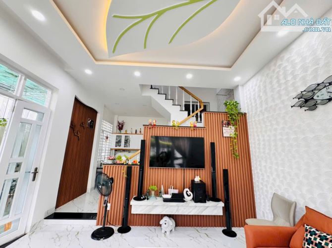 Bán nhà đầy đủ nội thất nằm gần Chợ Vĩnh Hải, gần Trường học, gần Biển Nha Trang - 4