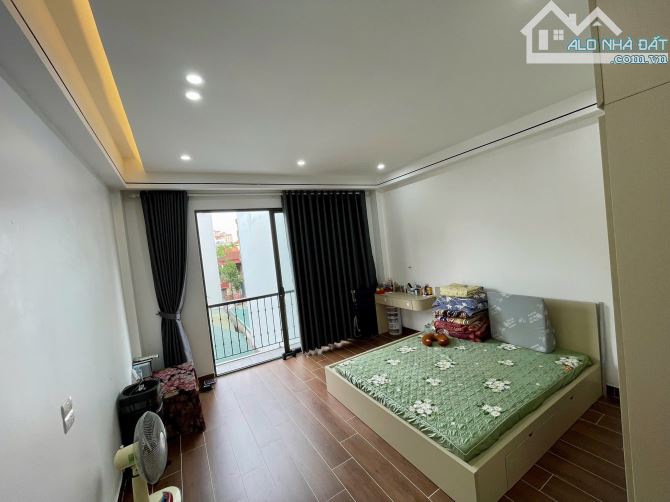 Nhà đẹp nội thất hiện đại ô tô vào nhà ngõ Phố Giang Biên DT 47m2 . Giá 11.2 tỷ - 4