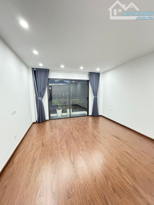 BÁN NHÀ PHÂN LÔ NGUYÊN HỒNG 52M2 - 5 TẦNG - 4M MẶT TIỀN - 25.5 TỶ - DÒNG TIỀN 25TR/THÁNGEE - 4