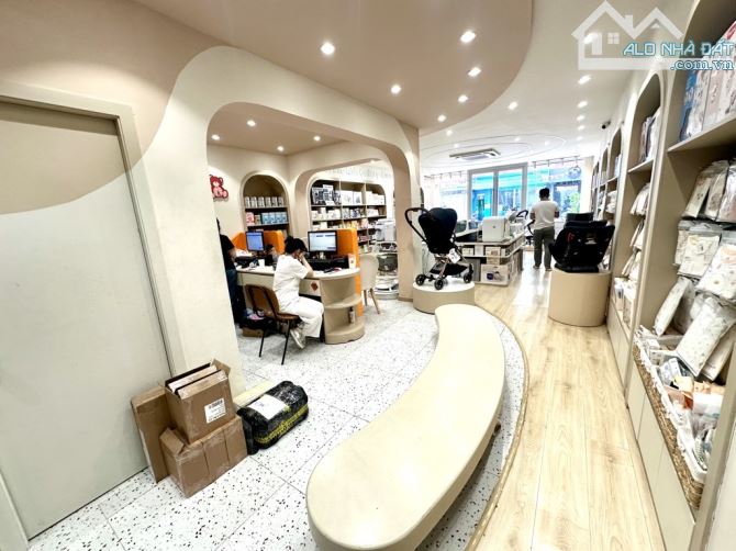 MẶT TIỀN NGUYỄN THIỆN THUẬT QUẬN 3 - DT: 6*20M- VỈA HÈ 5M - 60 TỶ - 4