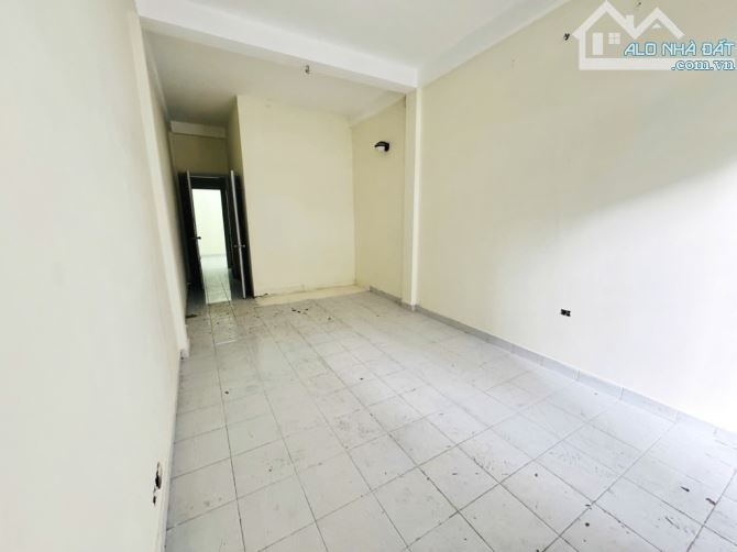 HXH 3 THÁNG 2 QUẬN 10 10M RA MẶT TIỀN DT: 44M2- 8 TỶ 8 - 4