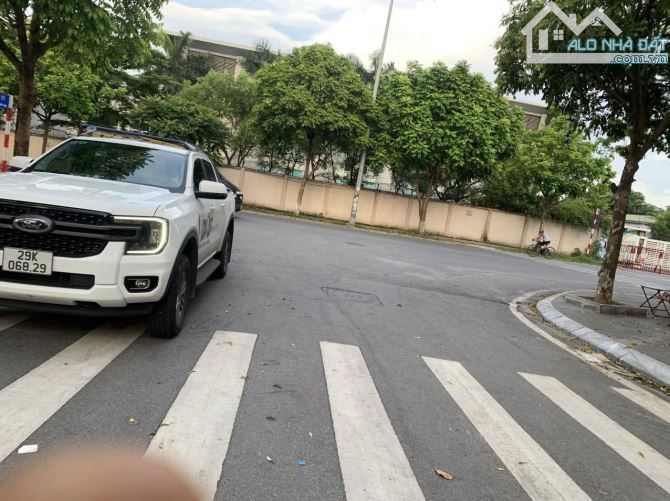 Nhà đẹp Lâm Hạ 79X5T, ngõ thông, vỉa hè, ô tô tránh, kinh doanh, view hồ, nở hậu 26.6 tỷ. - 4