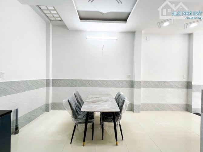 Bán nhà 3 tầng, 50m2, hẻm xe hơi, gần cầu phú xuân, thị trấn nhà bè, giá 5.8 tỷ - 5