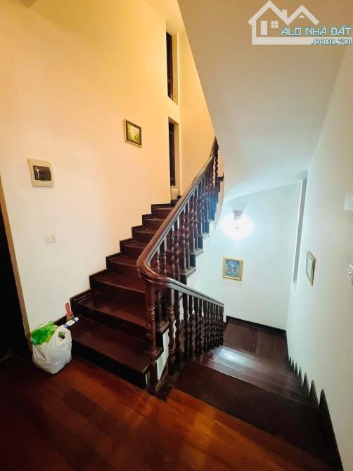 BÁN NHÀ LÀNG VIỆT KIỀU CHÂU ÂU . NHÀ QUÁ ĐẲNG CẤP. DT 77M. NHÀ 4 TẦNG. MT 4.5 M - 5