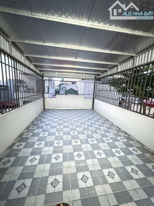 BÁN NHÀ PHÂN LÔ NGUYÊN HỒNG 52M2 - 5 TẦNG - 4M MT - 25.5 TỶ - DÒNG TIỀN 25TR/THÁNG - HIẾM - 5