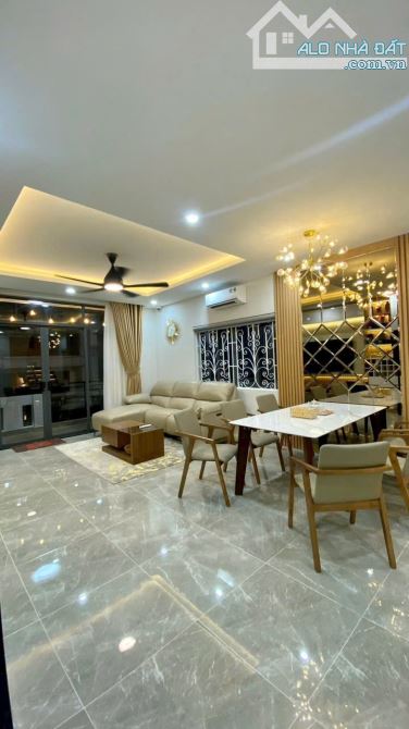 Chủ Nhà Rất Cần Bán Căn Nhà HXH Hồ Bá Kiện, P.15, Quận 10 - DT: 4.2x14m - 2 lầu - 10.9 tỷ - 5