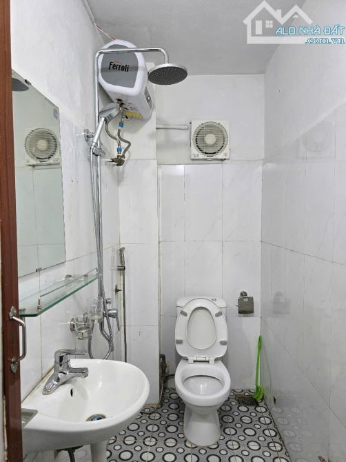 Cho thuê gấp nhà nguyên căn, DT 80m2x2tầng, ngõ xe ba gác, đường Hồng Hà, HN, 12,5tr/tháng - 5