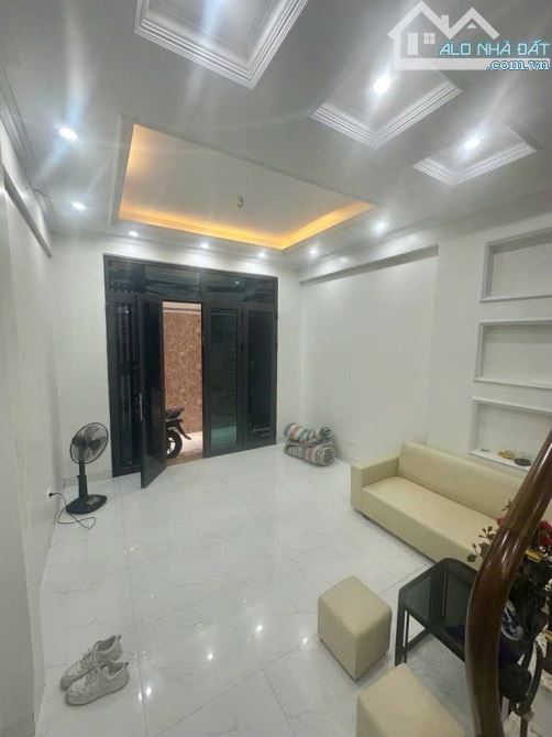 Chính chủ bán nhà 5 tầng, 41m, ngõ ba gác, ở sướng, kinh doanh đông khách, Đường Láng - 6