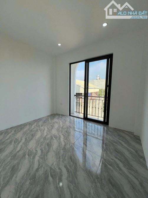 Bán nhà đẹp số 1 phụng châu .ô tô đỗ cửa. Cách trường TDTT 500m.30m.4 tầng .3x tỷ có TL - 6