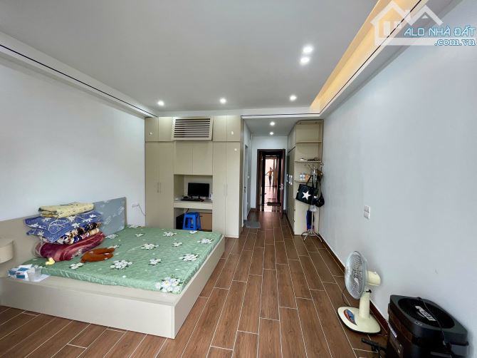 Nhà đẹp nội thất hiện đại ô tô vào nhà ngõ Phố Giang Biên DT 47m2 . Giá 11.2 tỷ - 6