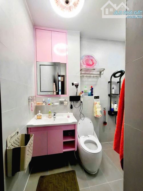 Nhà bán: đường Lê văn sỹ. Q3 . DTSD 31.6m2. 5 tầng. Giá 8,9 tỷ - 7