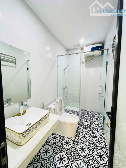 Siêu phẩm Minh Khai - 45 M - Ngõ thông - Sát ô tô - Full nội thất - Giá mềm. - 7