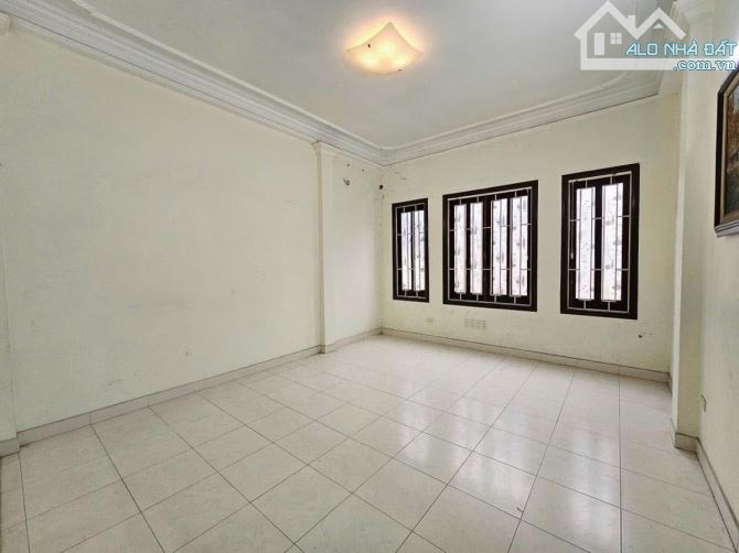 NGUYỄN CHÍ THANH ĐỐNG ĐA 46M 14TỶ 5T MT 4.5 PHÂN LÔ GARA ÔTÔ 10M RA MĂT PHỐ - 7