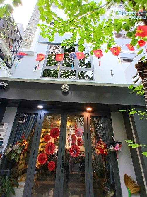 Nhà bán: đường Lê văn sỹ. Q3 . DTSD 31.6m2. 5 tầng. Giá 8,9 tỷ - 8