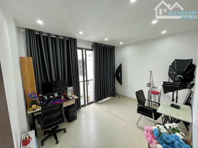 Nhà đẹp nội thất hiện đại ô tô vào nhà ngõ Phố Giang Biên DT 47m2 . Giá 11.2 tỷ - 9