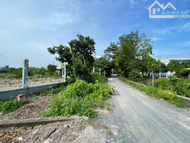 Bán đất mặt tiền rạch Thạnh Lộc 14, Quận 12 - Ngay ngã tư ga dt 4x40m giá 4,5 tỷ